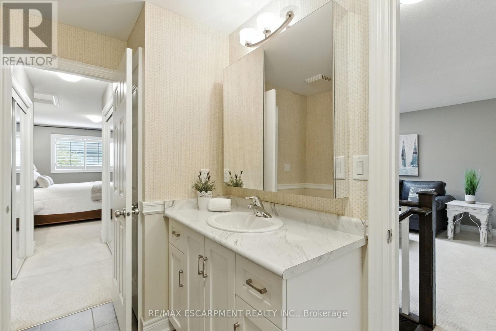 4 Burgundy Grove, Hamilton, Ontario  L8K 0E7 - Photo 27 - X12427004