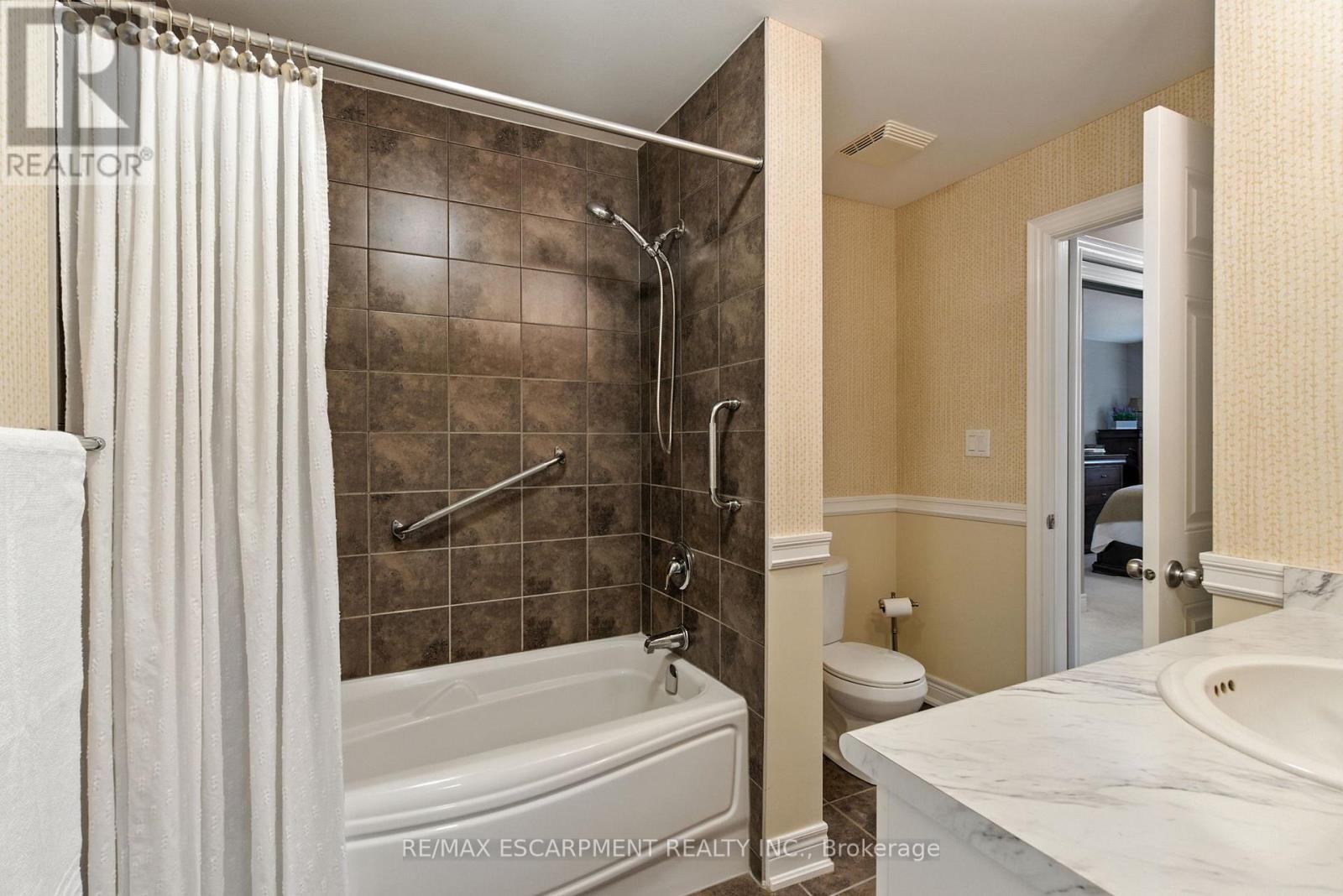 4 Burgundy Grove, Hamilton, Ontario  L8K 0E7 - Photo 28 - X12427004