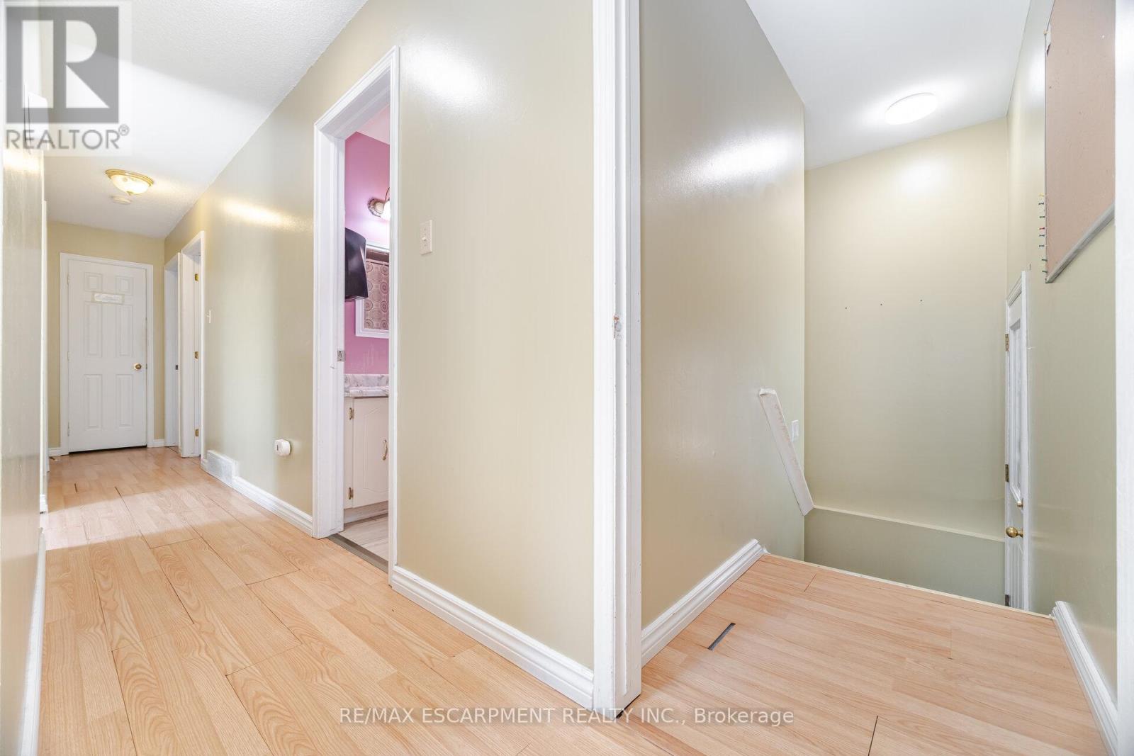 178 Athenia Drive, Hamilton, Ontario  L8J 1V8 - Photo 26 - X12427054
