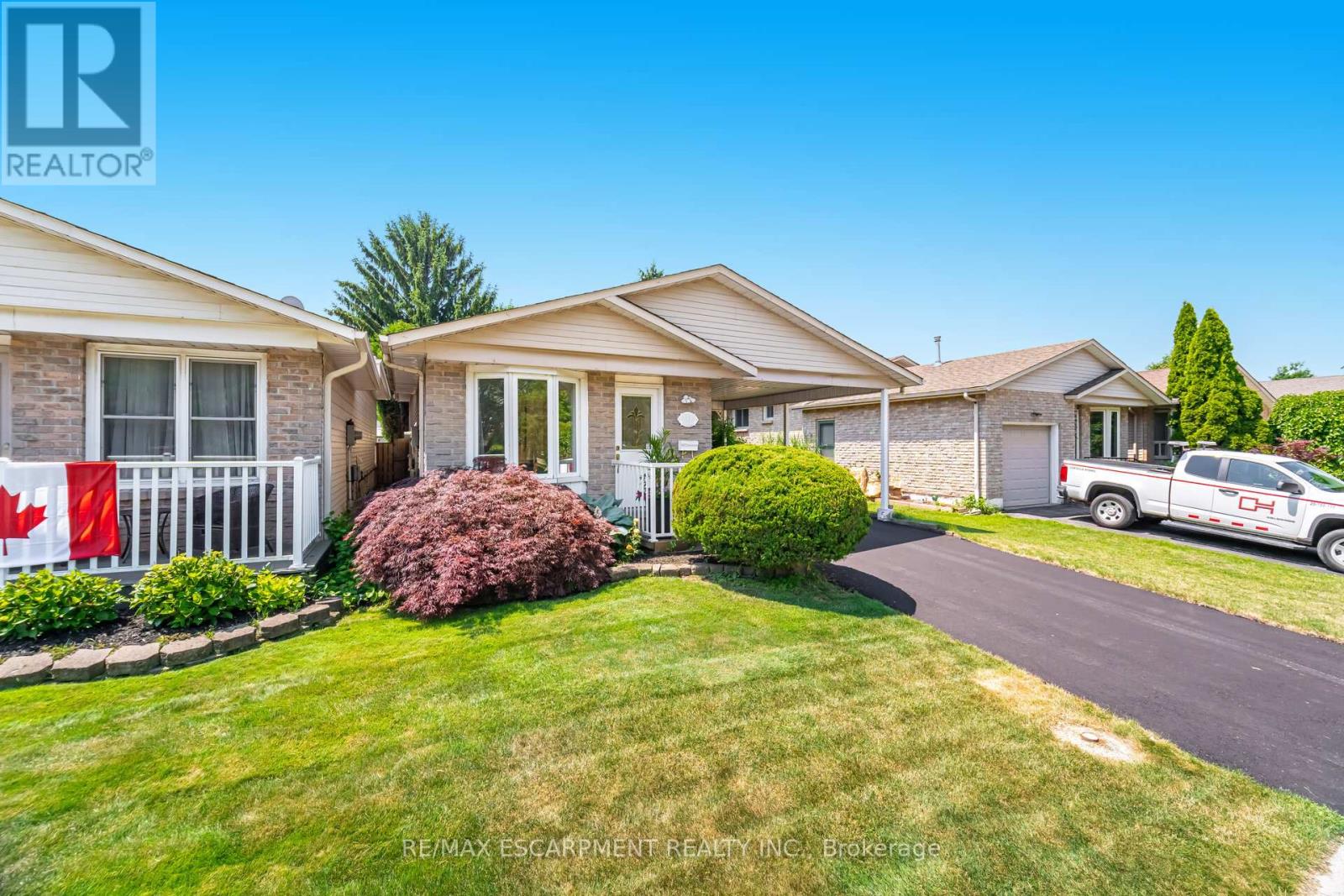 178 Athenia Drive, Hamilton, Ontario  L8J 1V8 - Photo 3 - X12427054