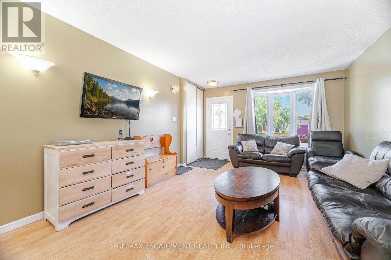 178 Athenia Drive, Hamilton, Ontario  L8J 1V8 - Photo 9 - X12427054
