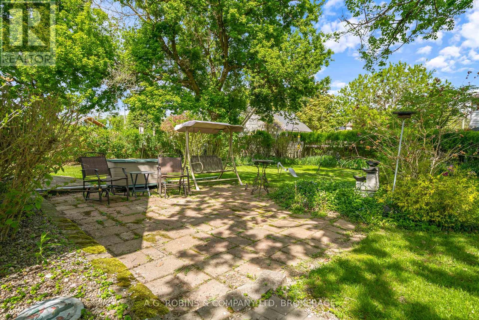 41944 Clarendon Street, Wainfleet, Ontario  L0S 1V0 - Photo 12 - X12427070