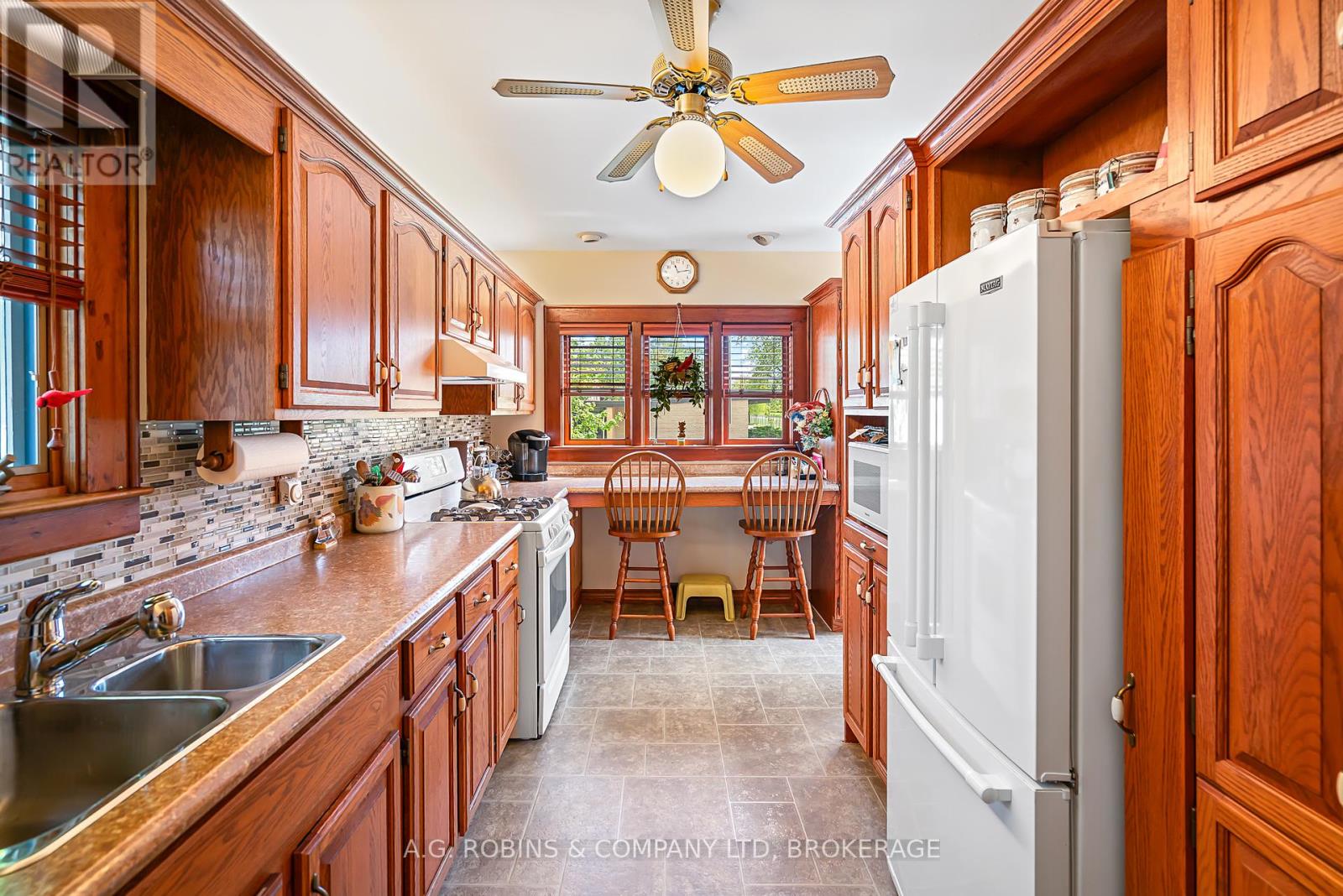 41944 Clarendon Street, Wainfleet, Ontario  L0S 1V0 - Photo 15 - X12427070