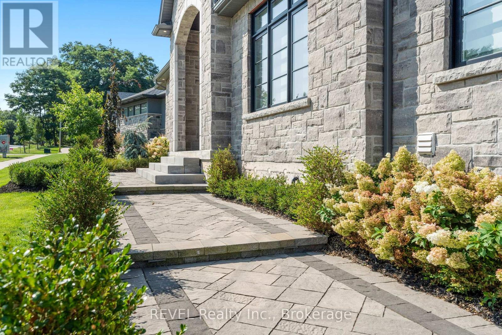 18 Four Mile Creek Road, Niagara-On-The-Lake, Ontario  L0S 1J1 - Photo 6 - X12427099