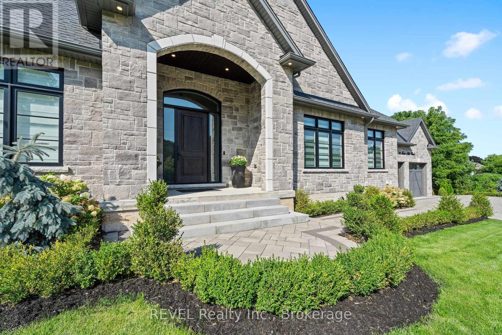 18 Four Mile Creek Road, Niagara-On-The-Lake, Ontario  L0S 1J1 - Photo 7 - X12427099