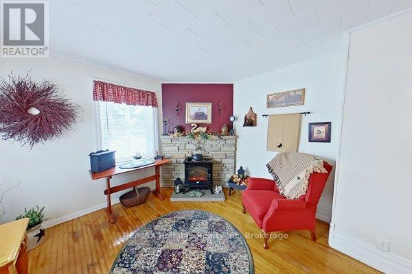 43 Jarvis Street N, Huron East, Ontario  N0K 1W0 - Photo 10 - X12427073