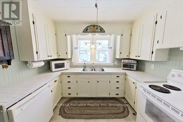 43 Jarvis Street N, Huron East, Ontario  N0K 1W0 - Photo 15 - X12427073