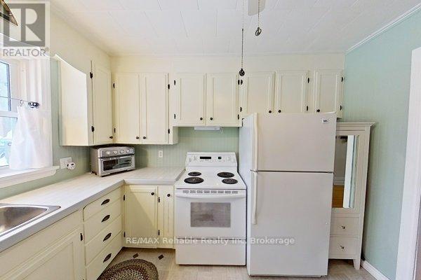 43 Jarvis Street N, Huron East, Ontario  N0K 1W0 - Photo 16 - X12427073