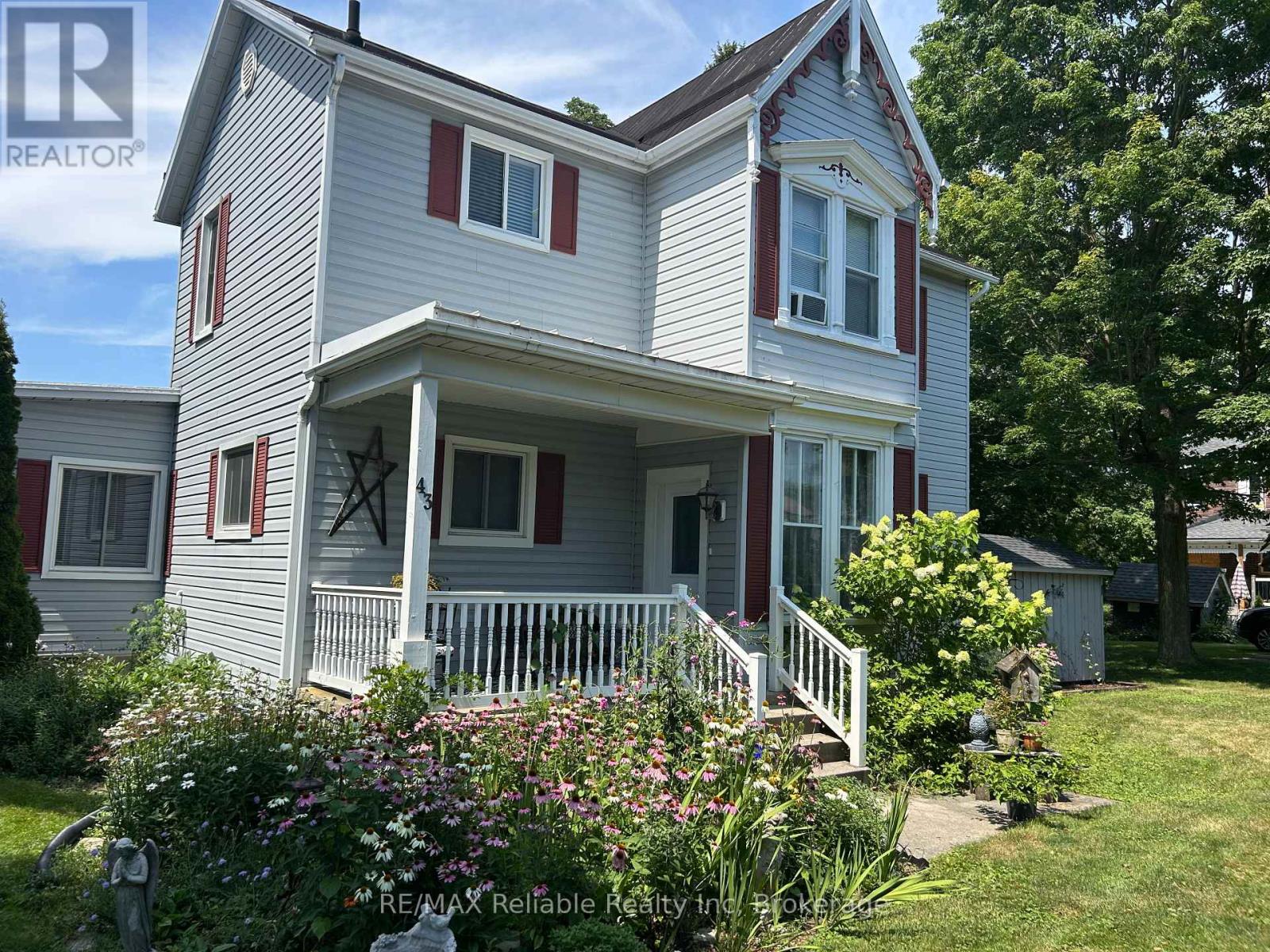 43 Jarvis Street N, Huron East, Ontario  N0K 1W0 - Photo 2 - X12427073