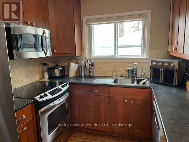 122 Hawthorne Road, Oakville, Ontario  L6K 1V8 - Photo 5 - W12425079