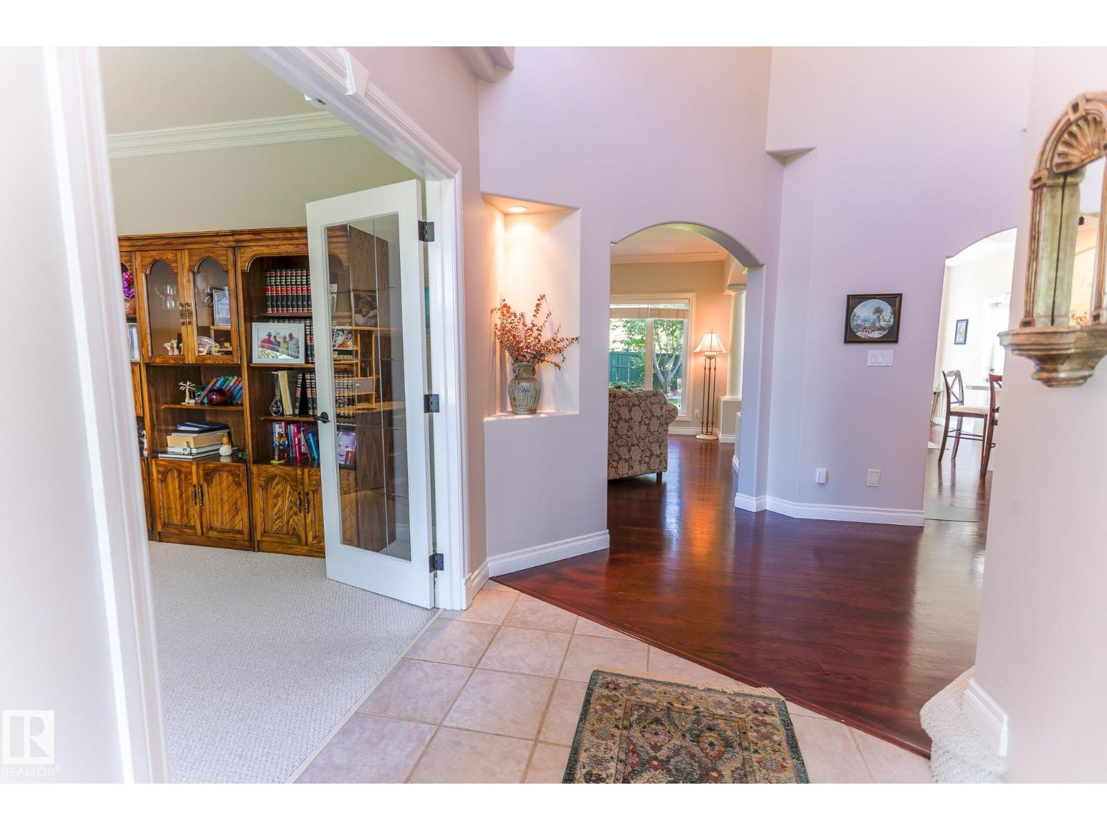 352 Hunters Ru Nw, Edmonton, Alberta  T6R 2P1 - Photo 3 - E4459489