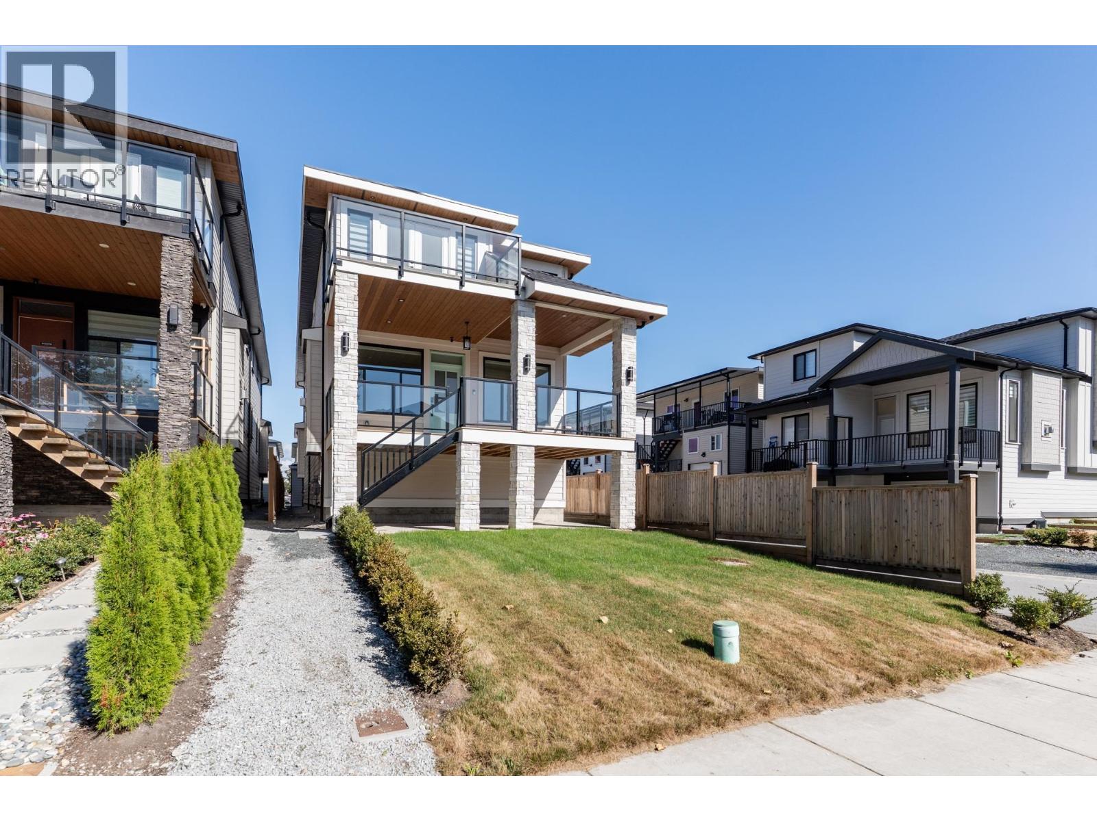 215 MABEL STREET, New Westminster, British Columbia