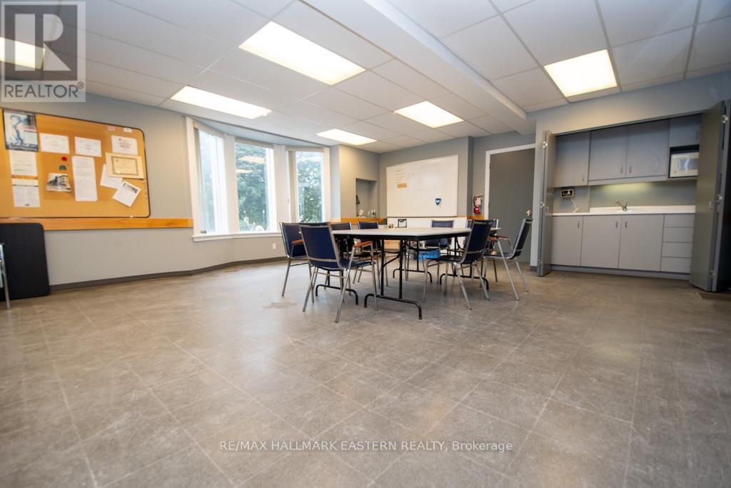 203 Park Street N, Peterborough, Ontario  K9J 3P7 - Photo 5 - X12427215