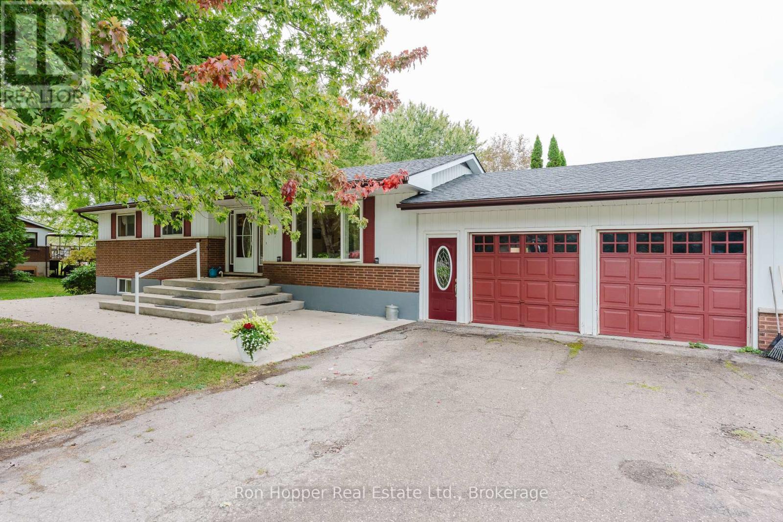 111 Kirk Street, Georgian Bluffs, Ontario  N4K 0G2 - Photo 6 - X12427153