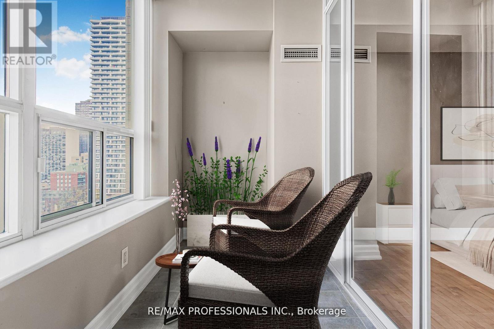 1007 - 70 Alexander Street, Toronto, Ontario  M4Y 3B6 - Photo 16 - C12427096