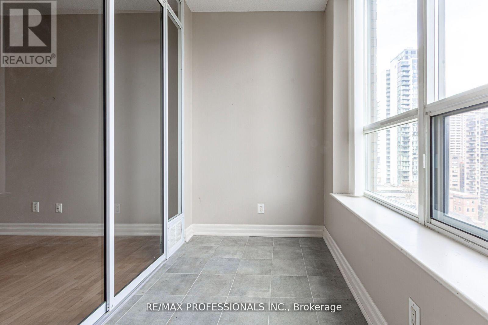 1007 - 70 Alexander Street, Toronto, Ontario  M4Y 3B6 - Photo 17 - C12427096