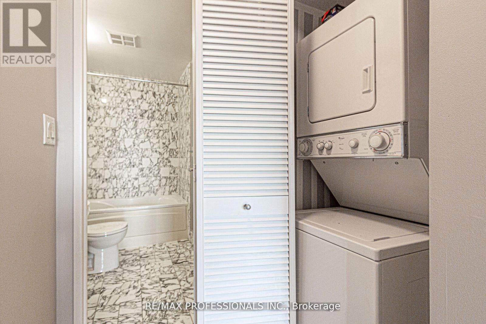 1007 - 70 Alexander Street, Toronto, Ontario  M4Y 3B6 - Photo 19 - C12427096