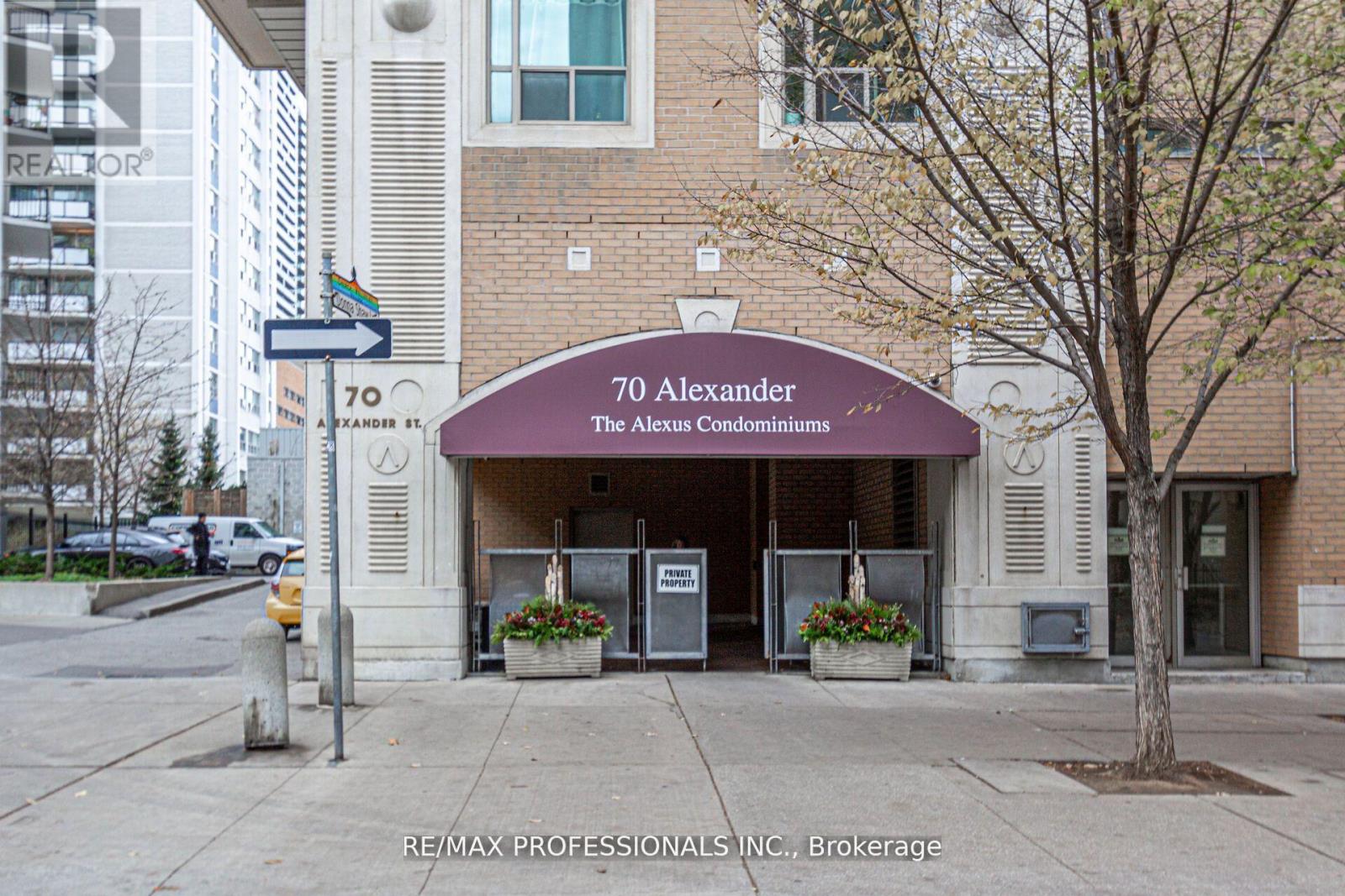 1007 - 70 Alexander Street, Toronto, Ontario  M4Y 3B6 - Photo 2 - C12427096