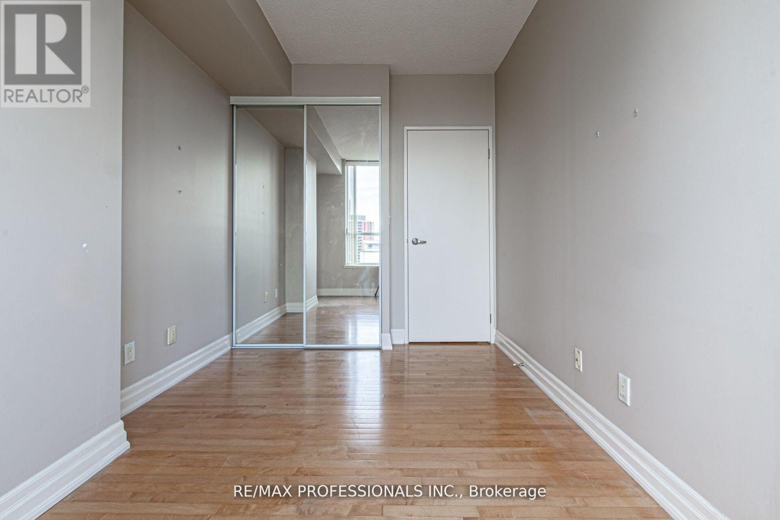 1007 - 70 Alexander Street, Toronto, Ontario  M4Y 3B6 - Photo 22 - C12427096