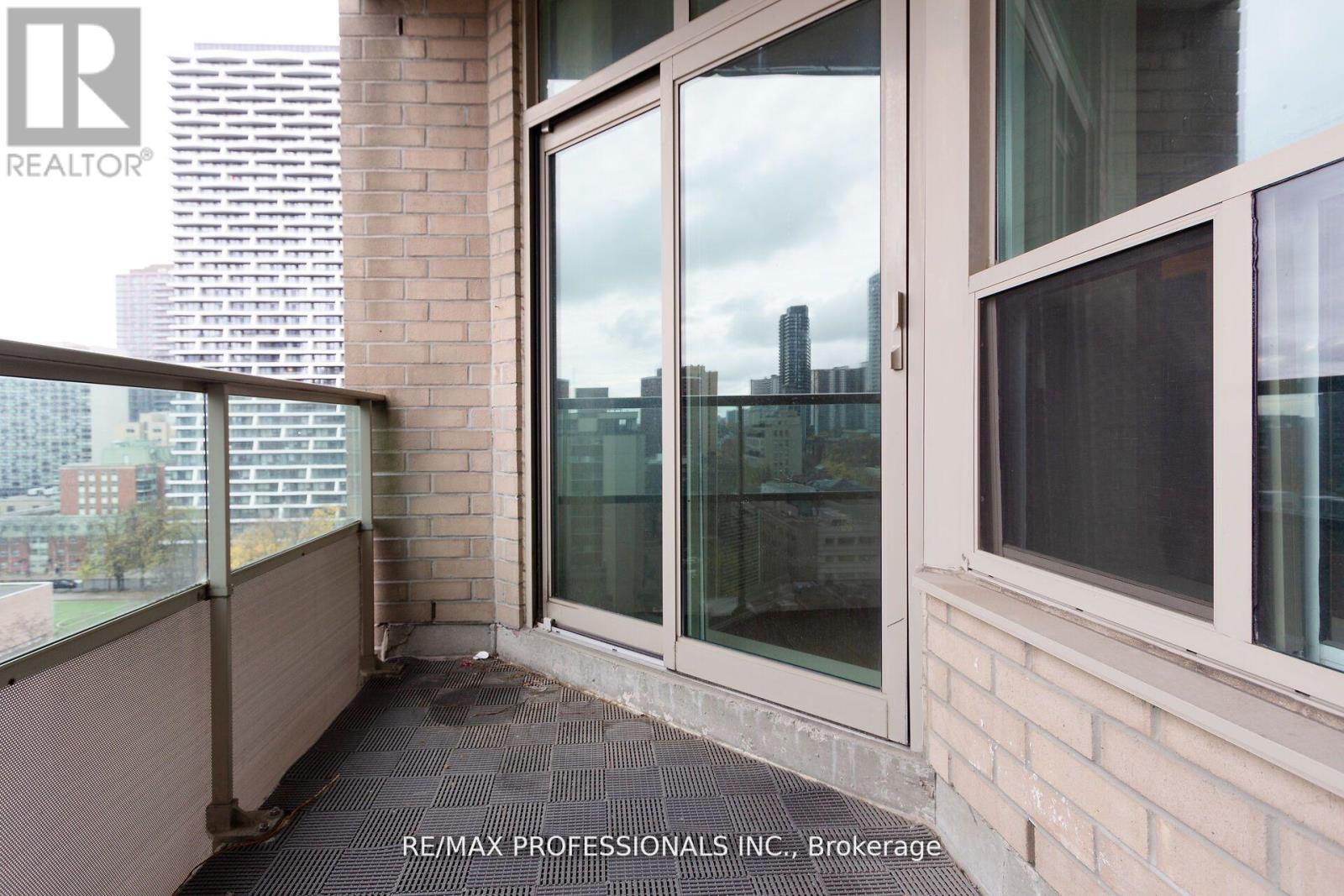 1007 - 70 Alexander Street, Toronto, Ontario  M4Y 3B6 - Photo 25 - C12427096