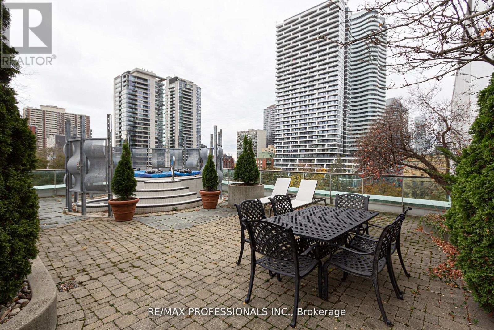 1007 - 70 Alexander Street, Toronto, Ontario  M4Y 3B6 - Photo 28 - C12427096
