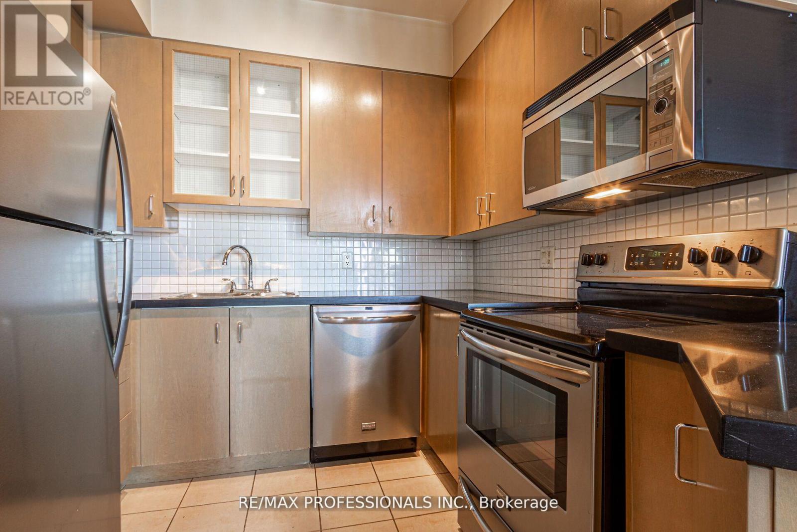 1007 - 70 Alexander Street, Toronto, Ontario  M4Y 3B6 - Photo 8 - C12427096