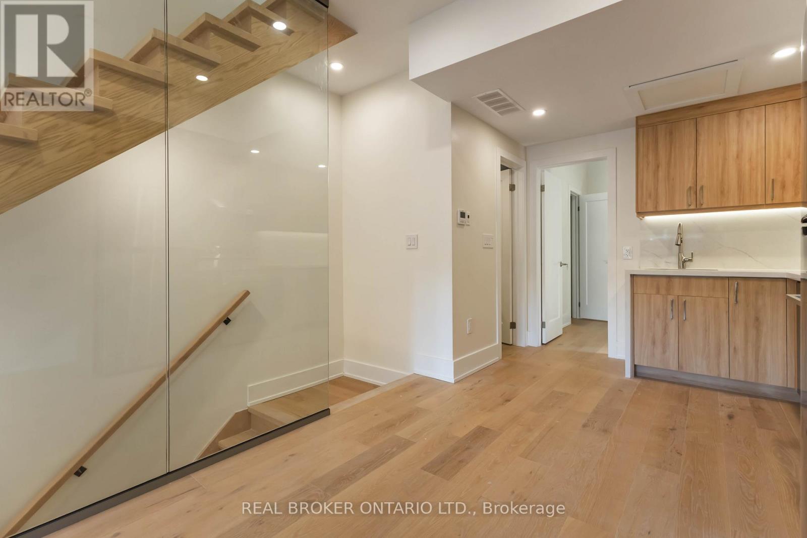 Unit R - 72 Jones Avenue, Toronto, Ontario  M4M 2Z8 - Photo 13 - E12427089