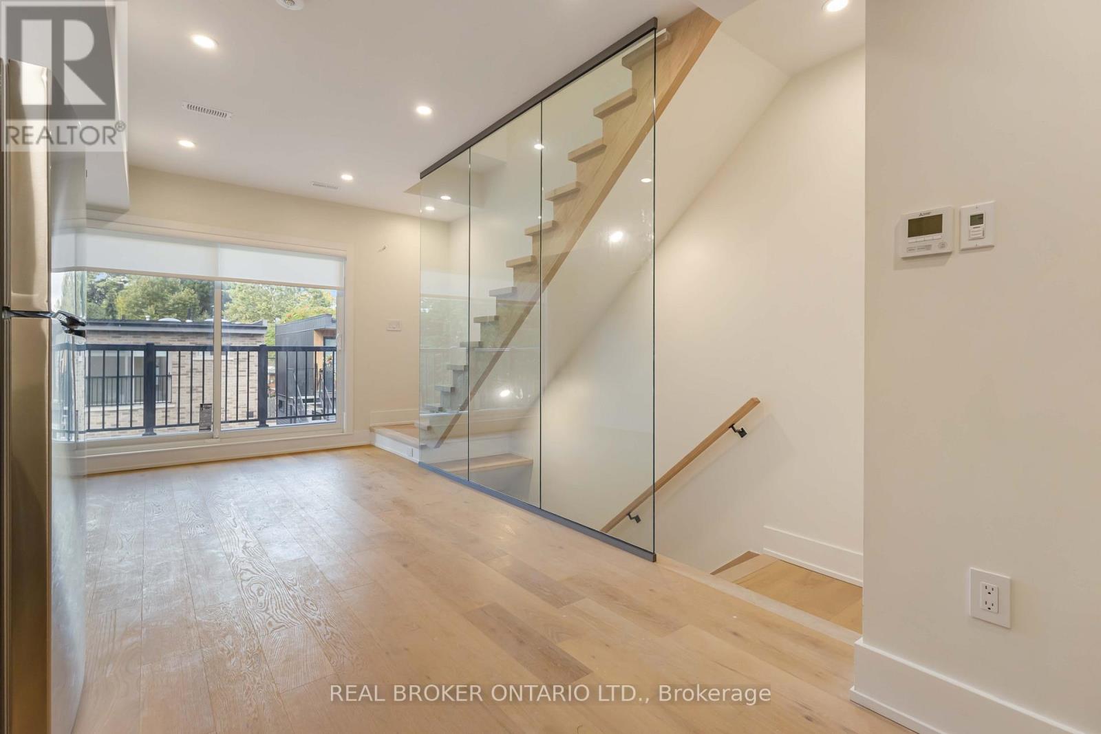 Unit R - 72 Jones Avenue, Toronto, Ontario  M4M 2Z8 - Photo 8 - E12427089