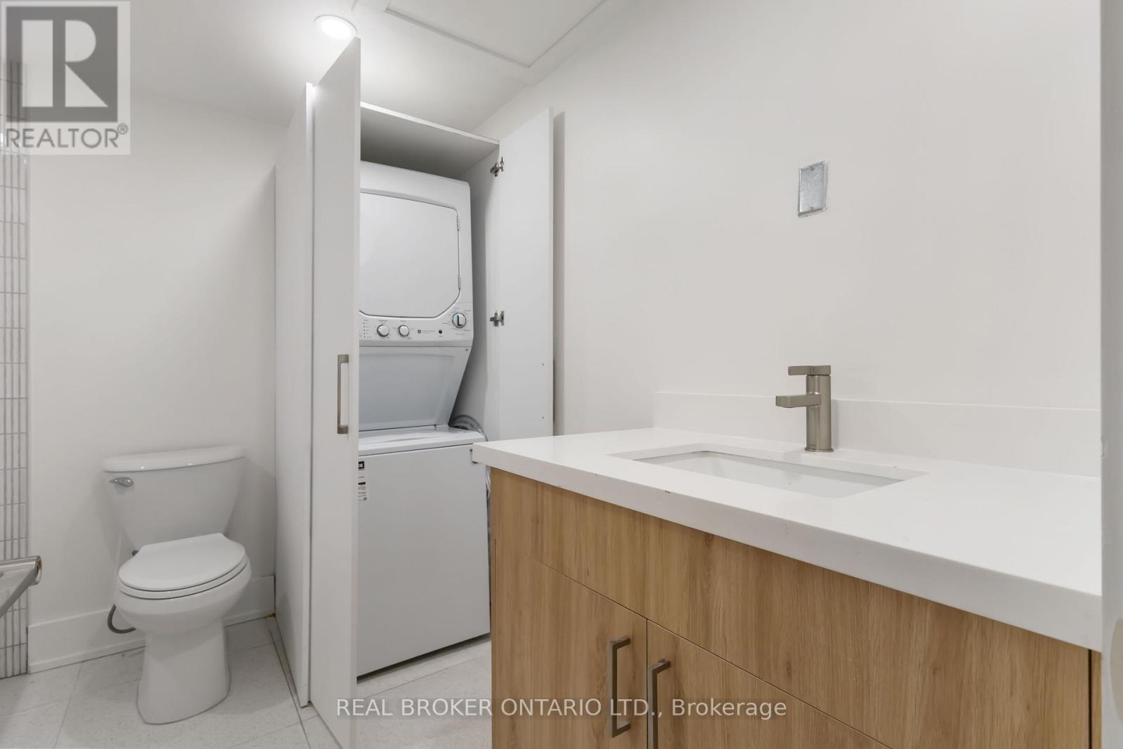 Unit B - 72 Jones Avenue, Toronto, Ontario  M4M 2Z8 - Photo 10 - E12427098