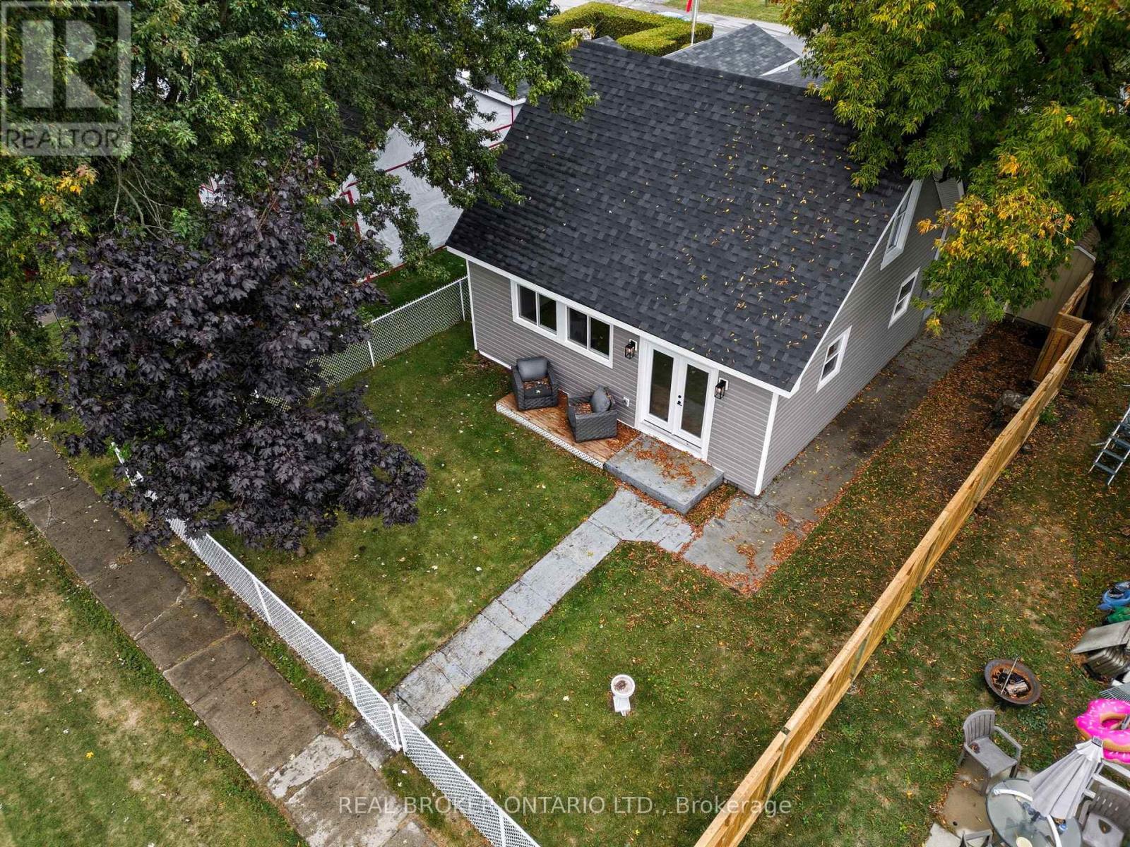 25 Roosevelt Drive, Smiths Falls, Ontario  K7A 3J7 - Photo 2 - X12427189