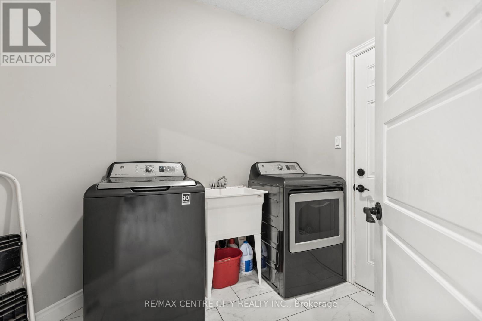 18 Murifield Drive, St. Thomas, Ontario  N5R 0K3 - Photo 19 - X12427249