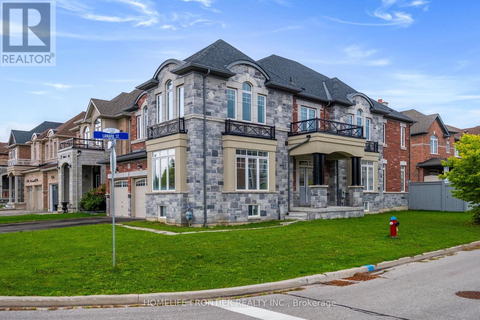 227 Inverness Way, Bradford West Gwillimbury, Ontario  L3Z 0W6 - Photo 1 - N12427065