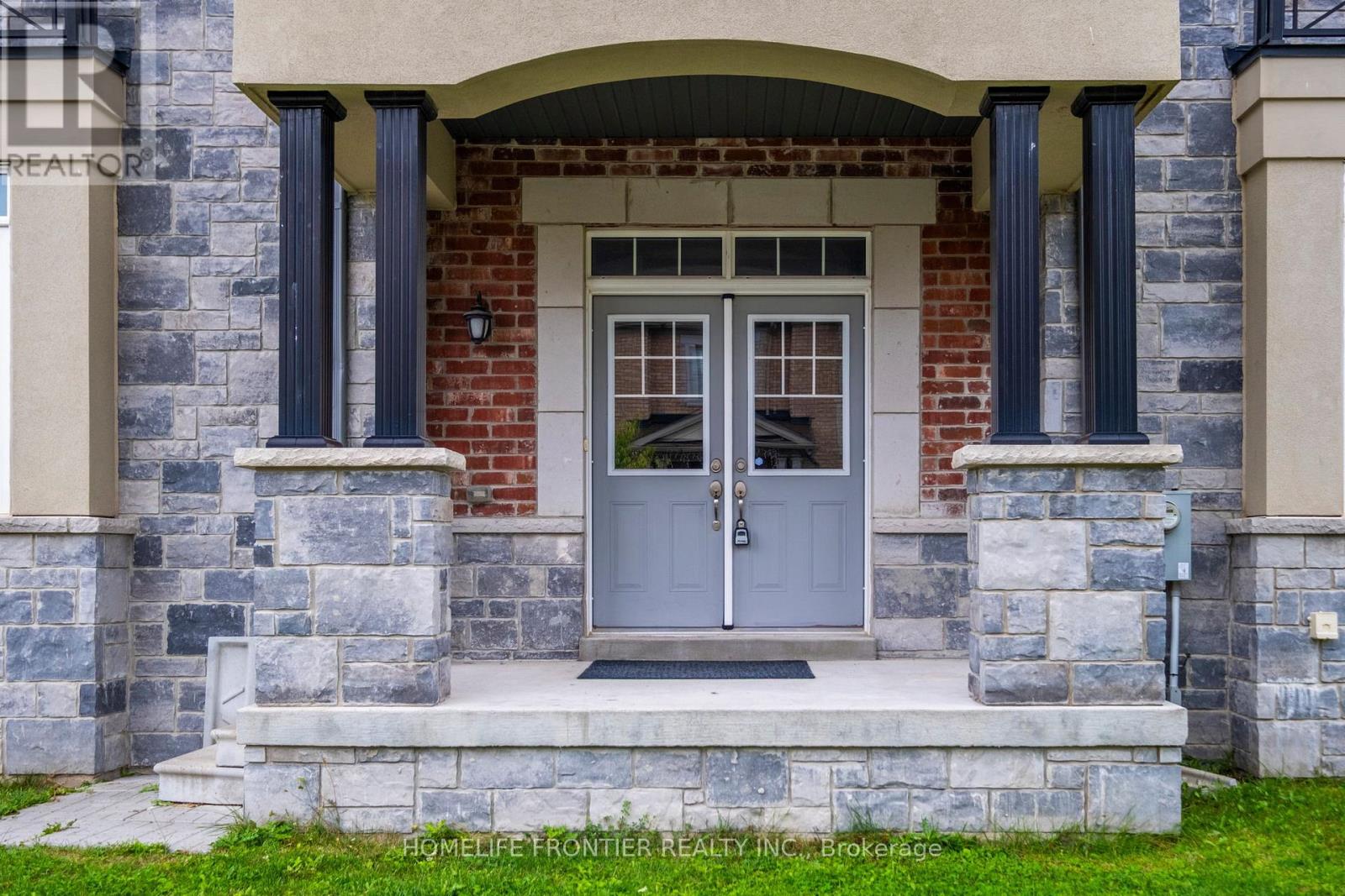 227 Inverness Way, Bradford West Gwillimbury, Ontario  L3Z 0W6 - Photo 4 - N12427065