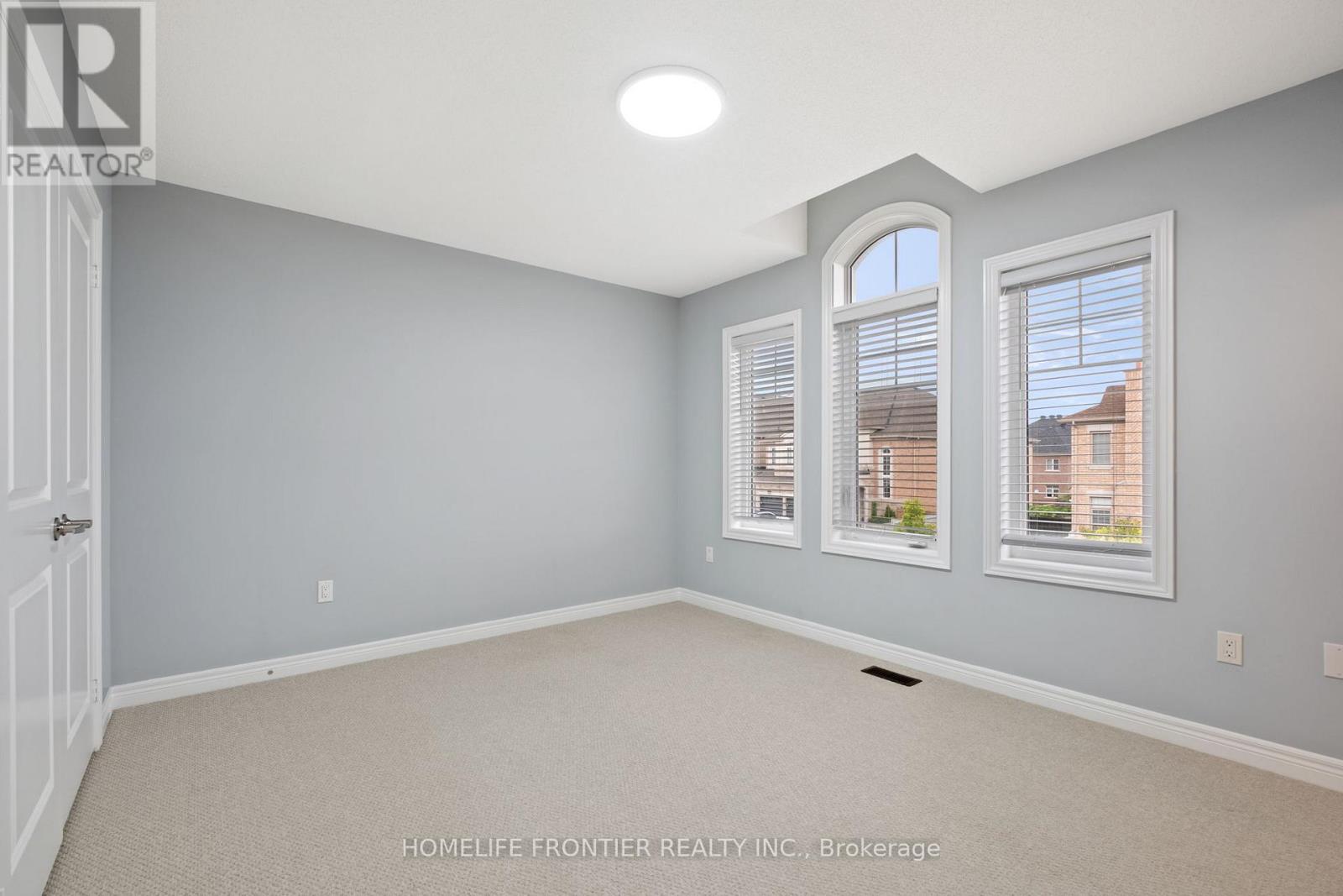 227 Inverness Way, Bradford West Gwillimbury, Ontario  L3Z 0W6 - Photo 40 - N12427065