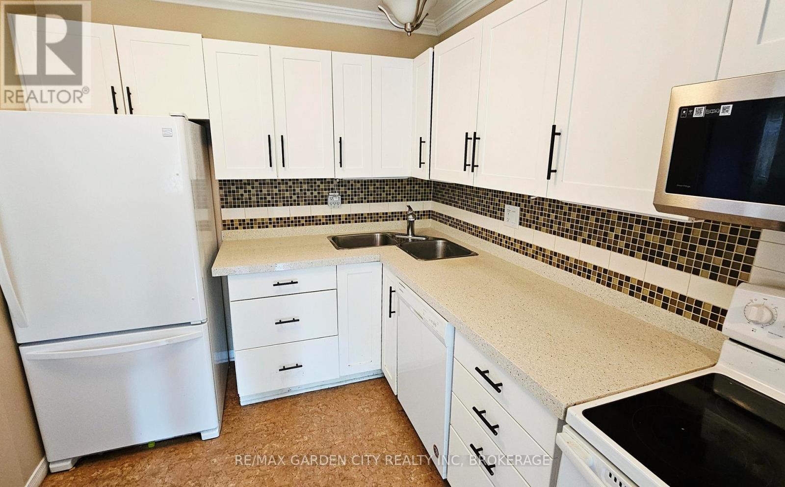 45 - 122 Bunting Road, St. Catharines (E. Chester), Ontario  L2P 3X7 - Photo 15 - X12427165