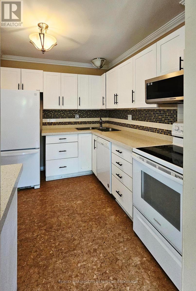 45 - 122 Bunting Road, St. Catharines (E. Chester), Ontario  L2P 3X7 - Photo 5 - X12427165