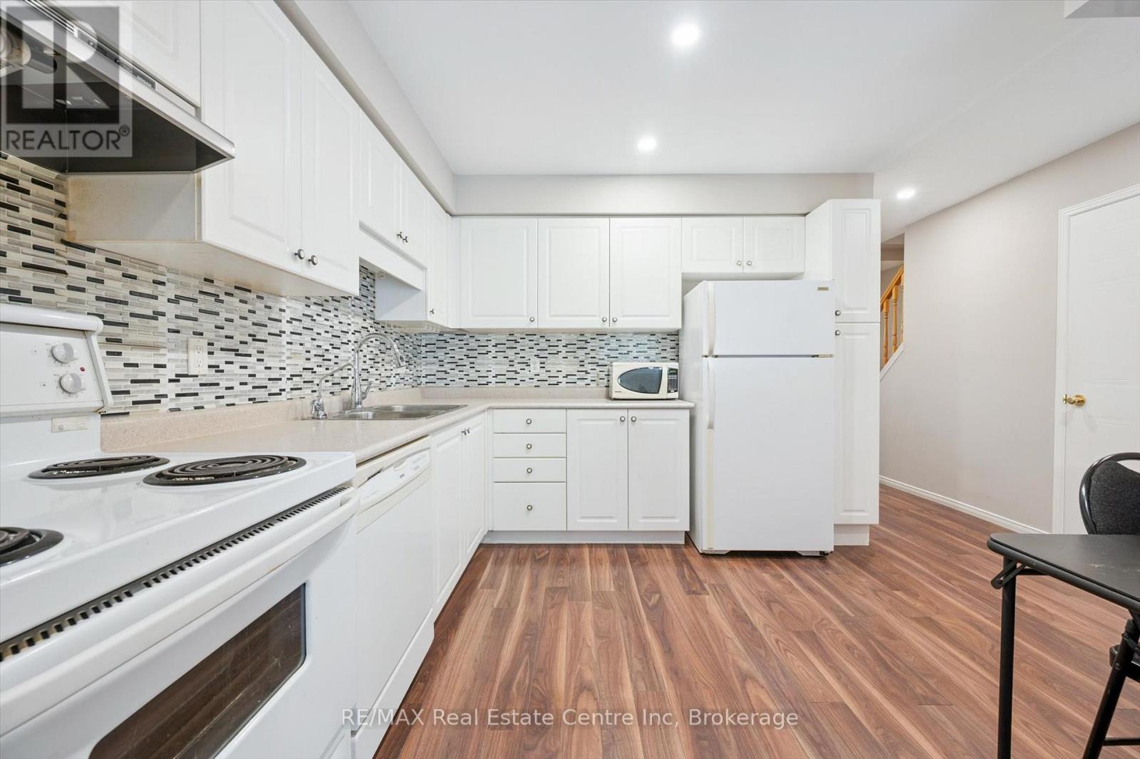 65 Roehampton Crescent, Guelph, Ontario  N1L 1M8 - Photo 11 - X12427228