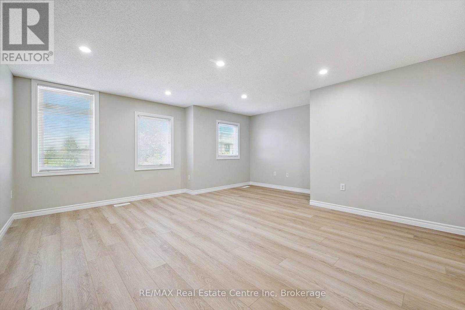 65 Roehampton Crescent, Guelph, Ontario  N1L 1M8 - Photo 19 - X12427228