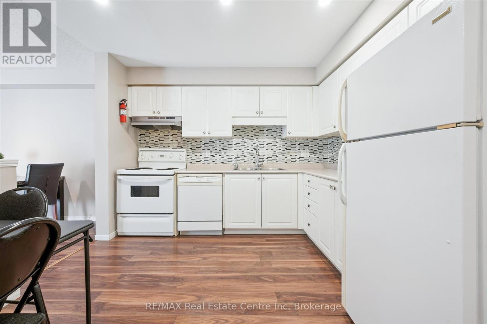 65 Roehampton Crescent, Guelph, Ontario  N1L 1M8 - Photo 15 - X12427228