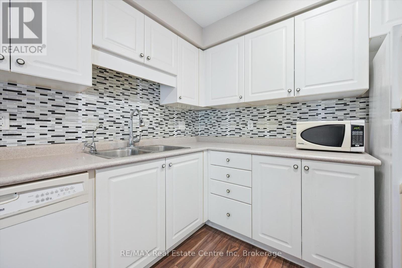 65 Roehampton Crescent, Guelph, Ontario  N1L 1M8 - Photo 13 - X12427228