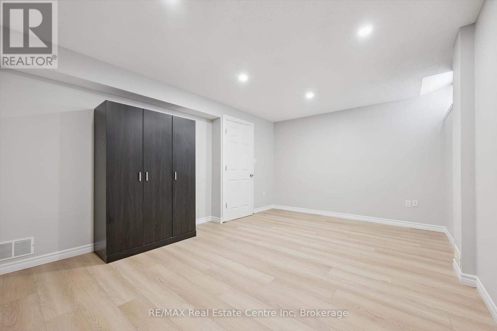 65 Roehampton Crescent, Guelph, Ontario  N1L 1M8 - Photo 28 - X12427228