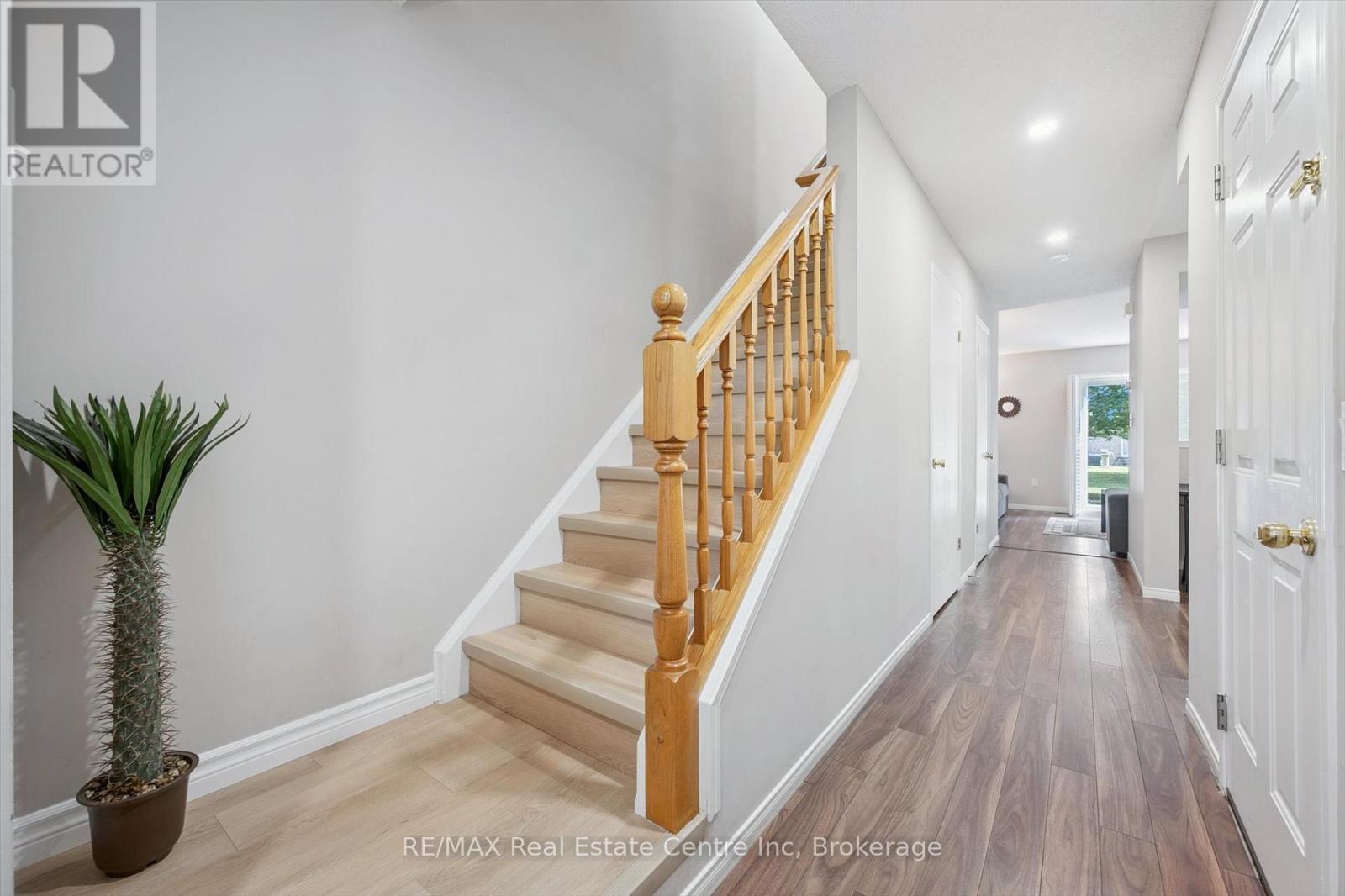 65 Roehampton Crescent, Guelph, Ontario  N1L 1M8 - Photo 5 - X12427228
