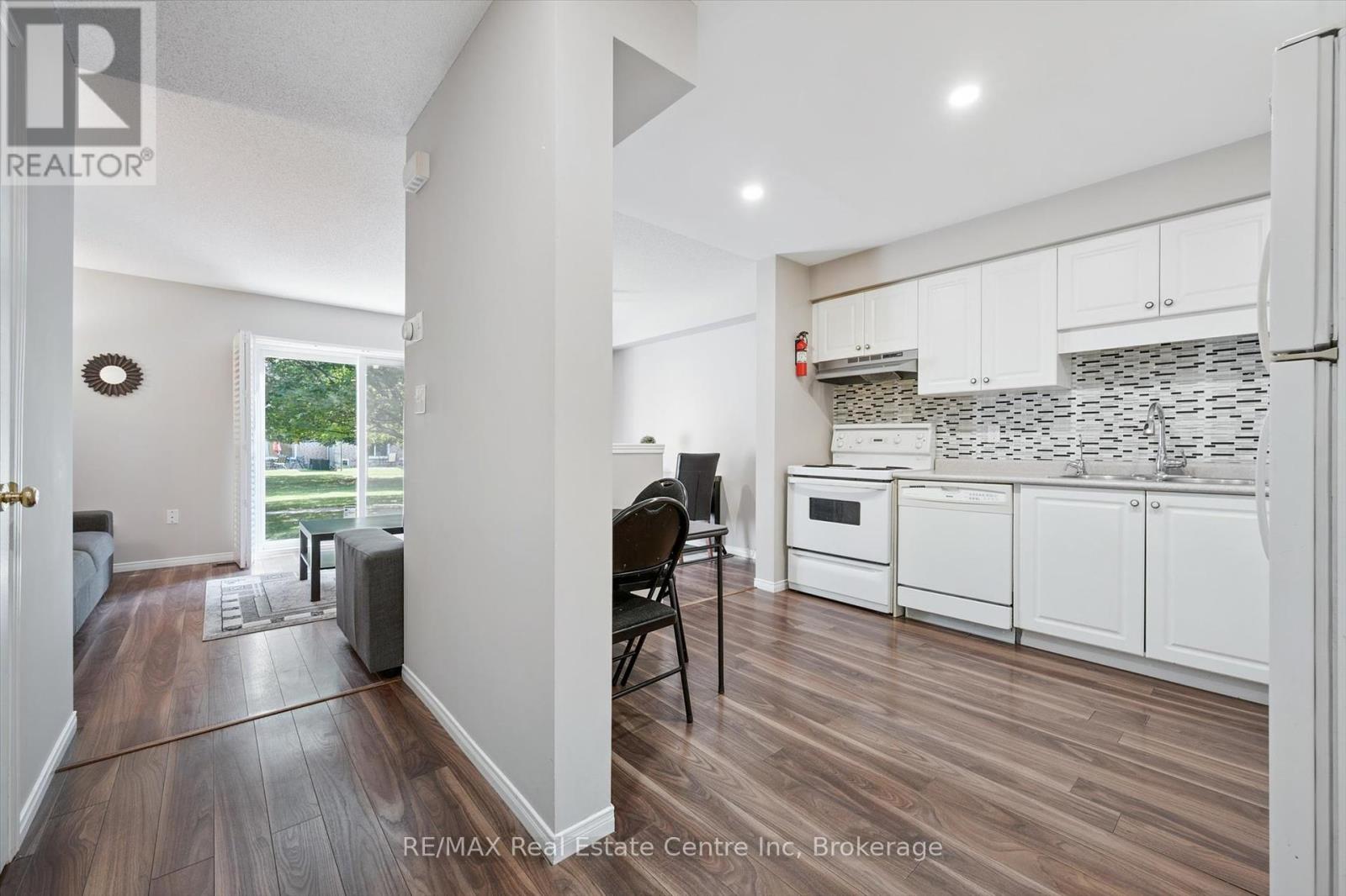 65 Roehampton Crescent, Guelph, Ontario  N1L 1M8 - Photo 6 - X12427228