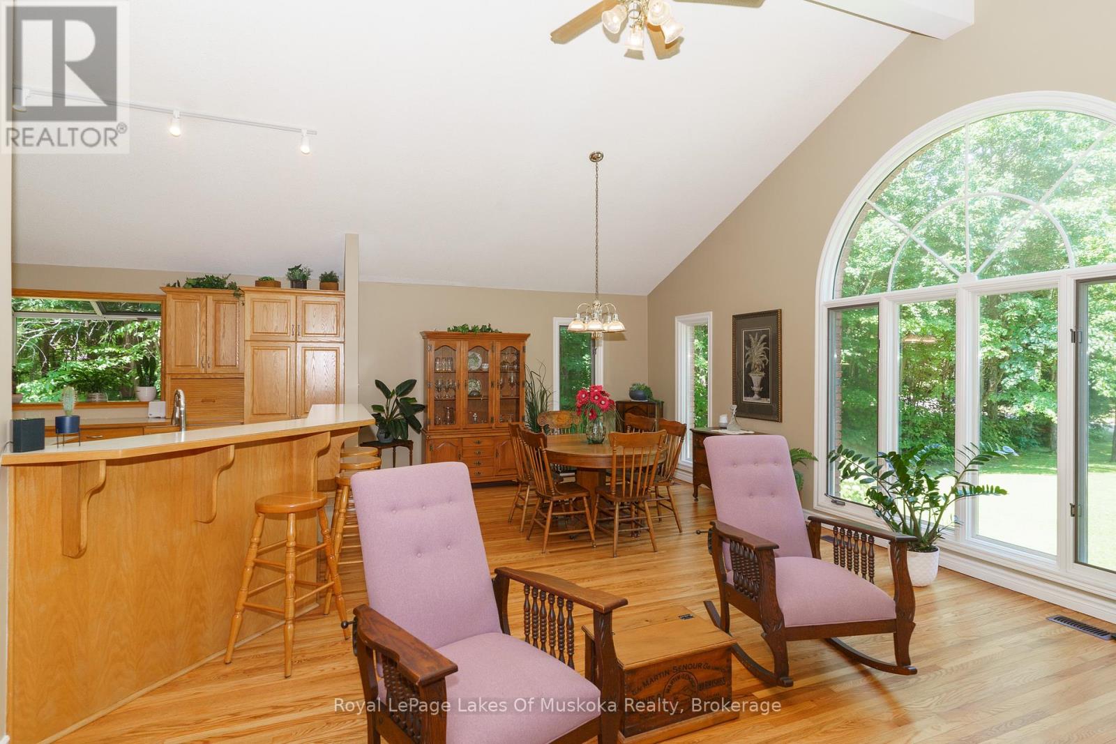 1020 Amelia Crescent, Gravenhurst, Ontario  P0E 1G0 - Photo 10 - X12427244