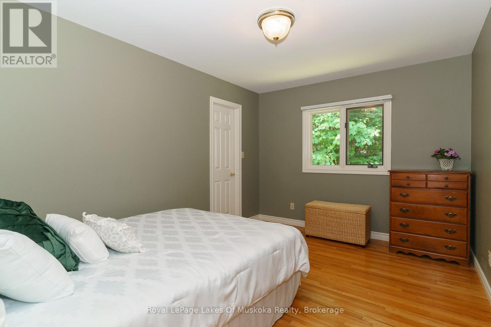 1020 Amelia Crescent, Gravenhurst, Ontario  P0E 1G0 - Photo 19 - X12427244