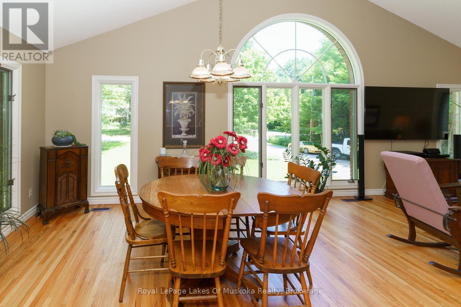 1020 Amelia Crescent, Gravenhurst, Ontario  P0E 1G0 - Photo 14 - X12427244