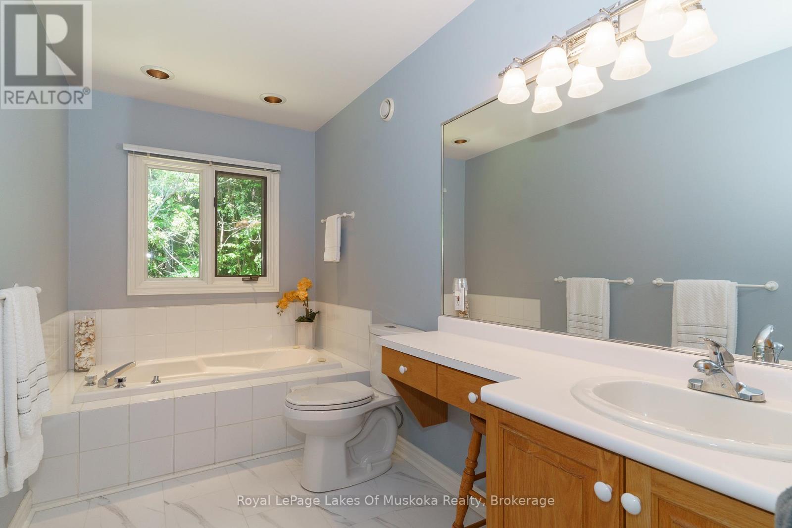 1020 Amelia Crescent, Gravenhurst, Ontario  P0E 1G0 - Photo 18 - X12427244