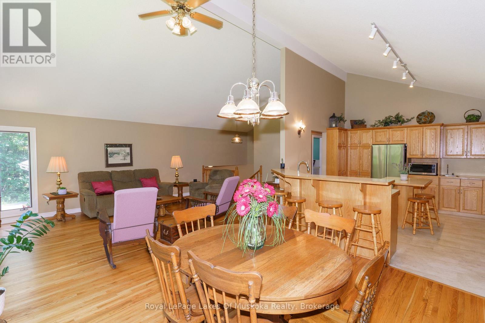 1020 Amelia Crescent, Gravenhurst, Ontario  P0E 1G0 - Photo 12 - X12427244