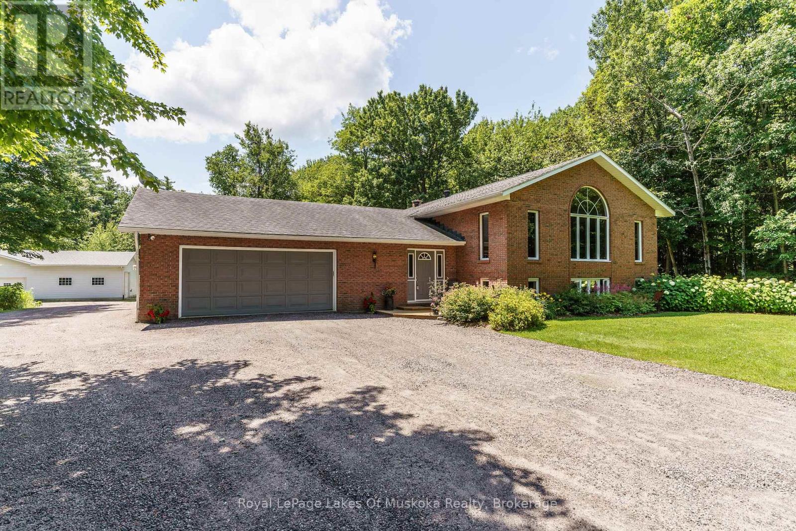 1020 Amelia Crescent, Gravenhurst, Ontario  P0E 1G0 - Photo 2 - X12427244