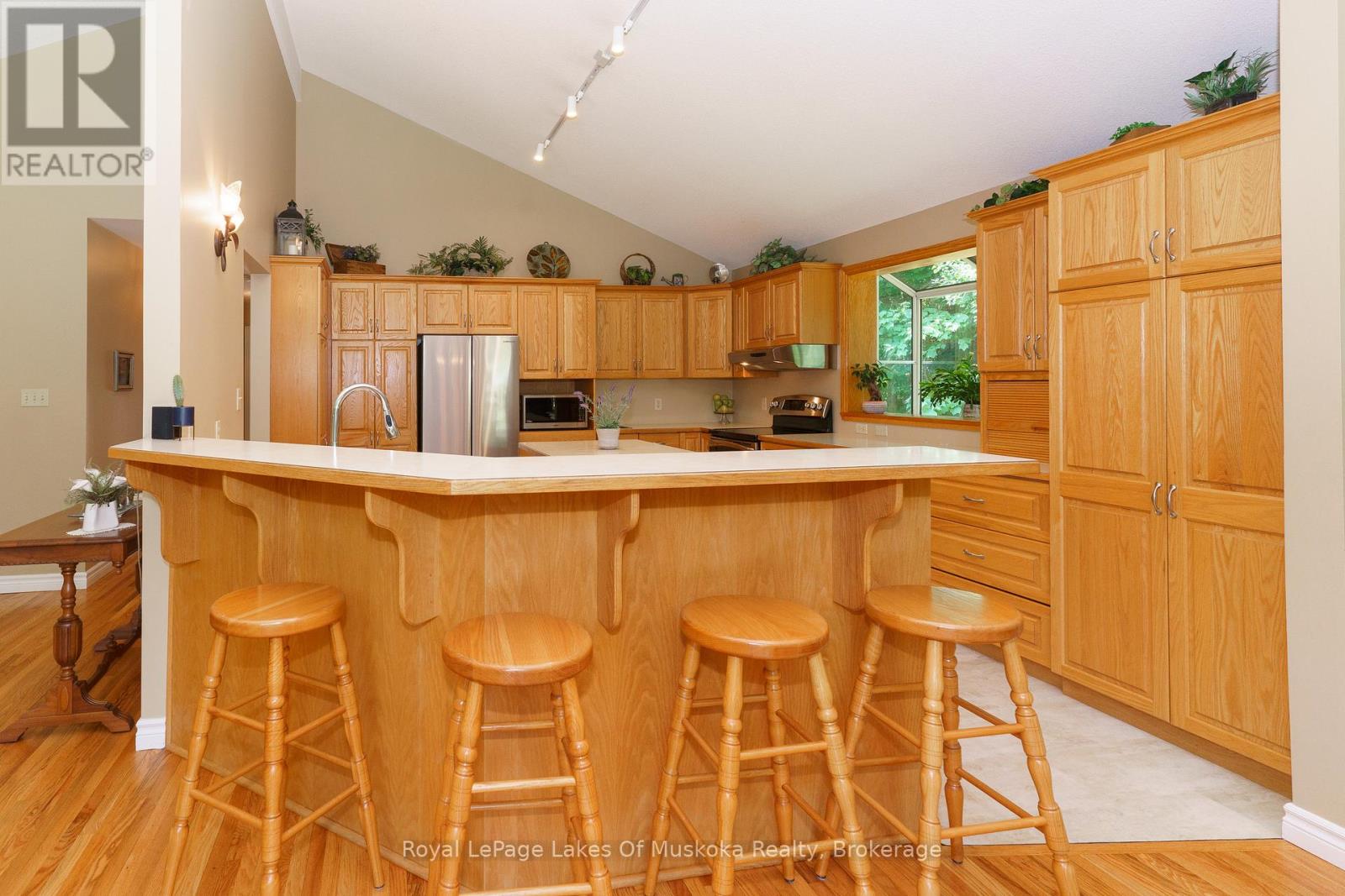 1020 Amelia Crescent, Gravenhurst, Ontario  P0E 1G0 - Photo 13 - X12427244